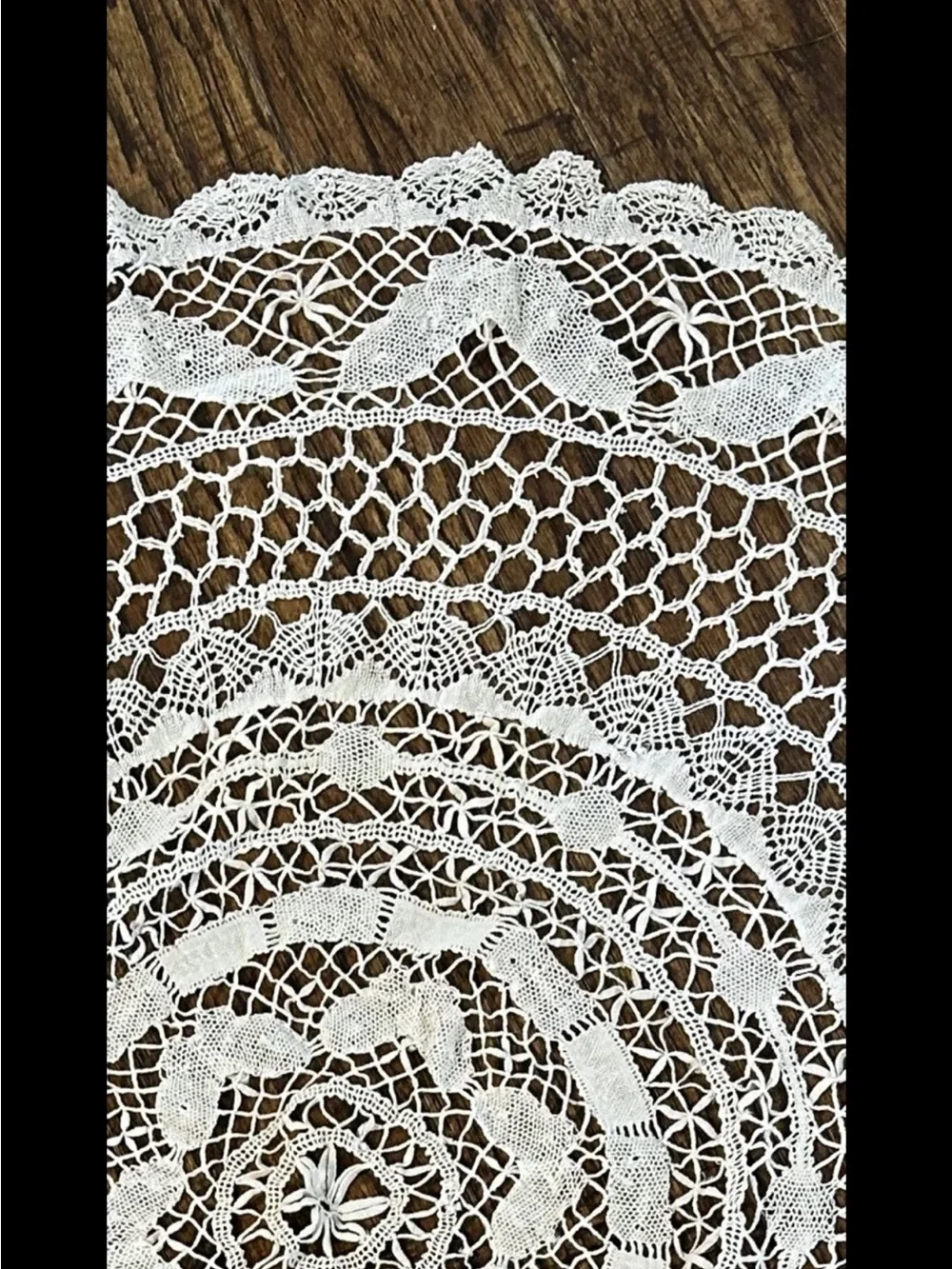 Vintage Handmade Off-White Round Tablecloth Needlework Excellent Condition